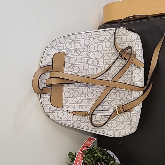 Backpack - Picture 4 of 9